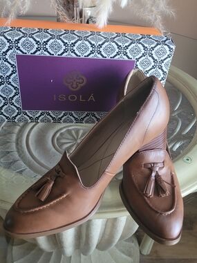 Isola Tan Leather Tassel Loafers Size 8.5